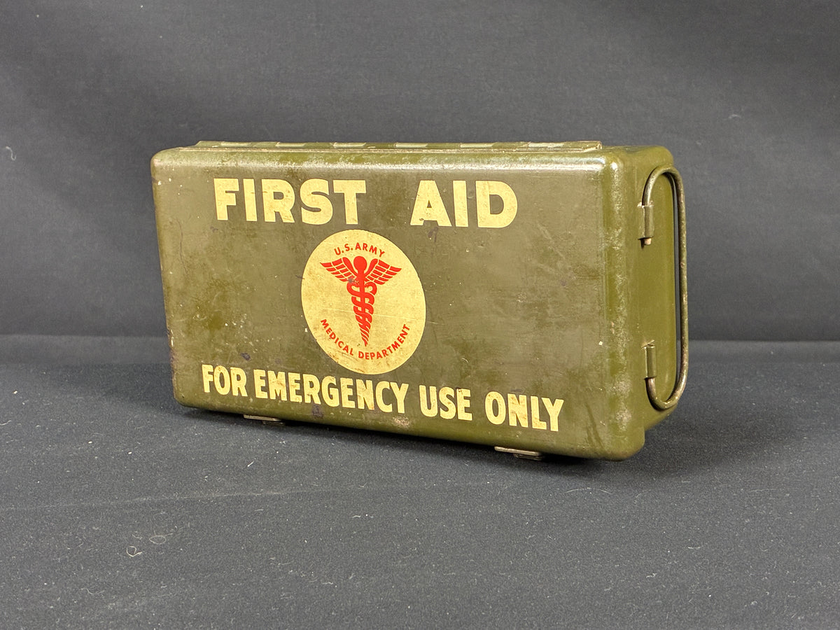 WWW2 US Vehicle First Aid Kit Tin