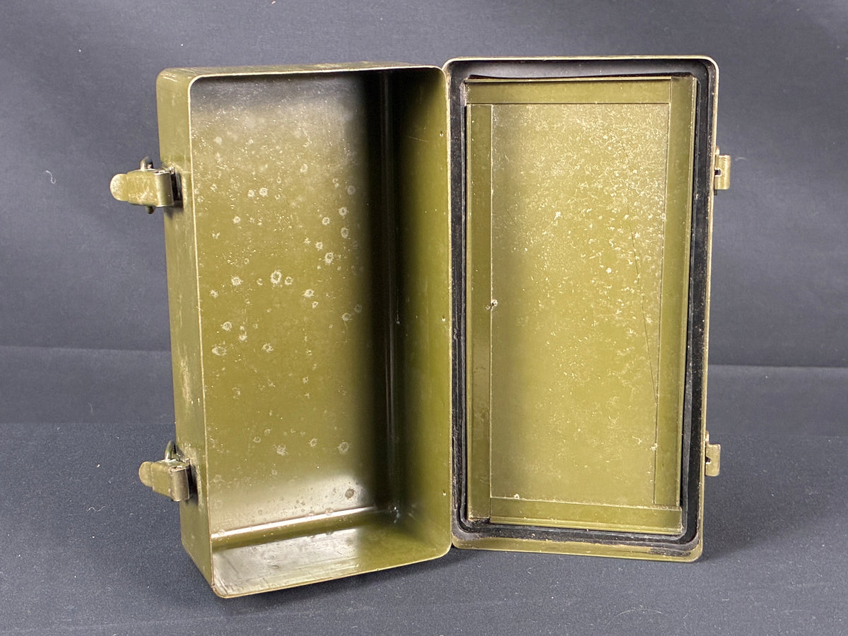 WWW2 US Vehicle First Aid Kit Tin